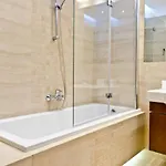 Appartamento 2 Bedrooms, 7 Minutes From Airport *