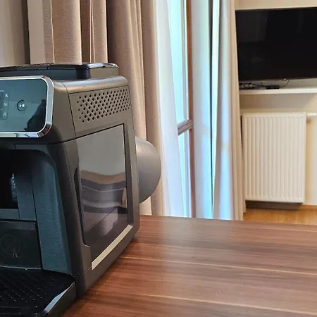 2 Bedrooms, 7 Minutes From Airport Apartamento Varsovia