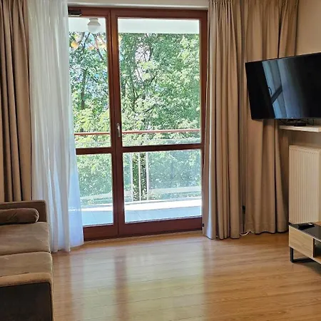 2 Bedrooms, 7 Minutes From Airport Varsovia