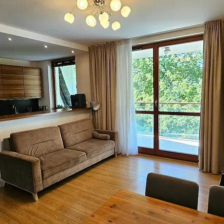 Апартаменты 2 Bedrooms, 7 Minutes From Airport Варшава