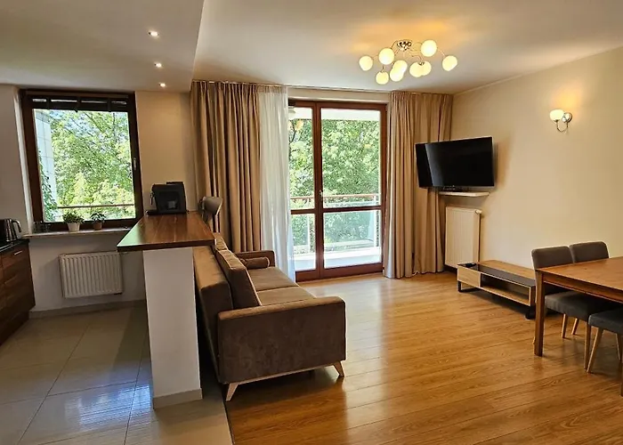 アパート 2 Bedrooms, 7 Minutes From Airport ワルシャワ