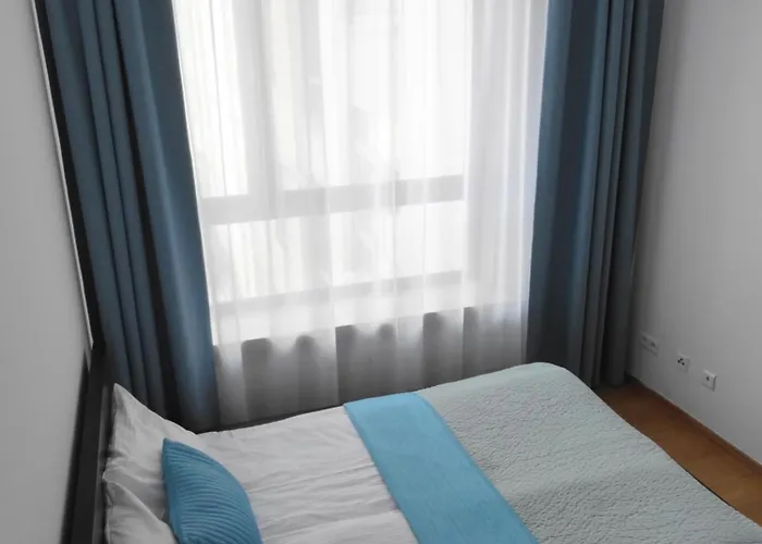 2 Bedrooms, 7 Minutes From Airport