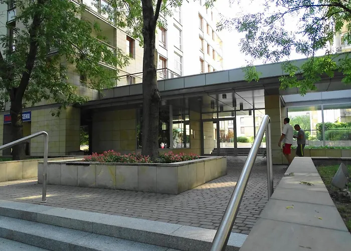 2 Bedrooms, 7 Minutes From Airport