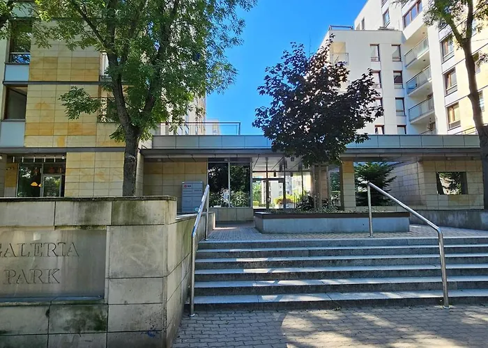 2 Bedrooms, 7 Minutes From Airport * Varsóvia