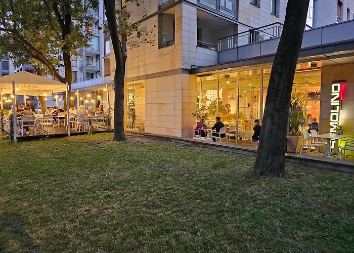 2 Bedrooms, 7 Minutes From Airport Varsóvia