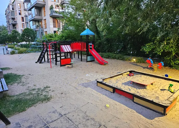 2 Bedrooms, 7 Minutes From Airport