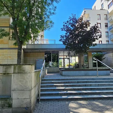 New, 2br, Close To Airport By Visitwarsaw *