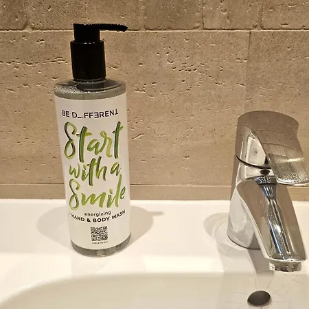 2 Bedrooms, 7 Minutes From Airport *