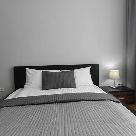 2 Bedrooms, 7 Minutes From Airport * Warszawa